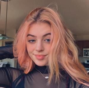 Meet your Posher, Ava